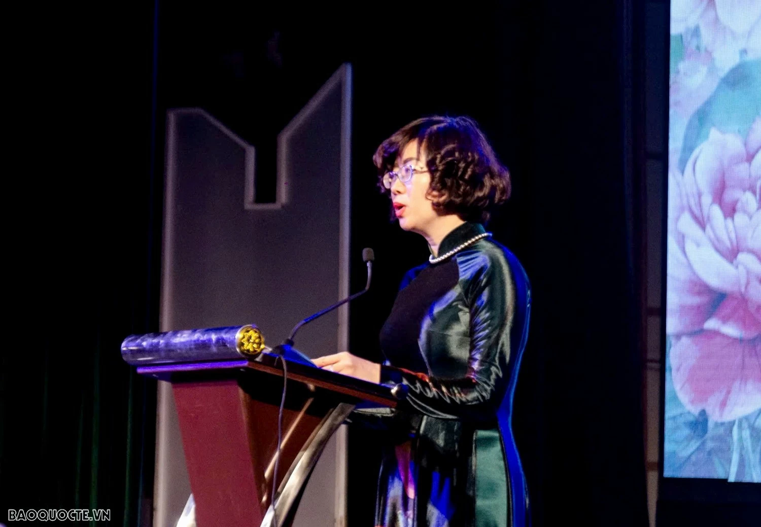 Ban Nữ công quần chúng Bộ Ngoại giao tổ chức nhiều hoạt động ý nghĩa nhằm tri ân, giáo dục truyền thống, chào mừng Ngày Phụ nữ Việt Nam Ban Nữ công quần chúng Bộ Ngoại giao tổ chức nhiều hoạt động ý nghĩa chào mừng Ngày Phụ nữ Việt Nam