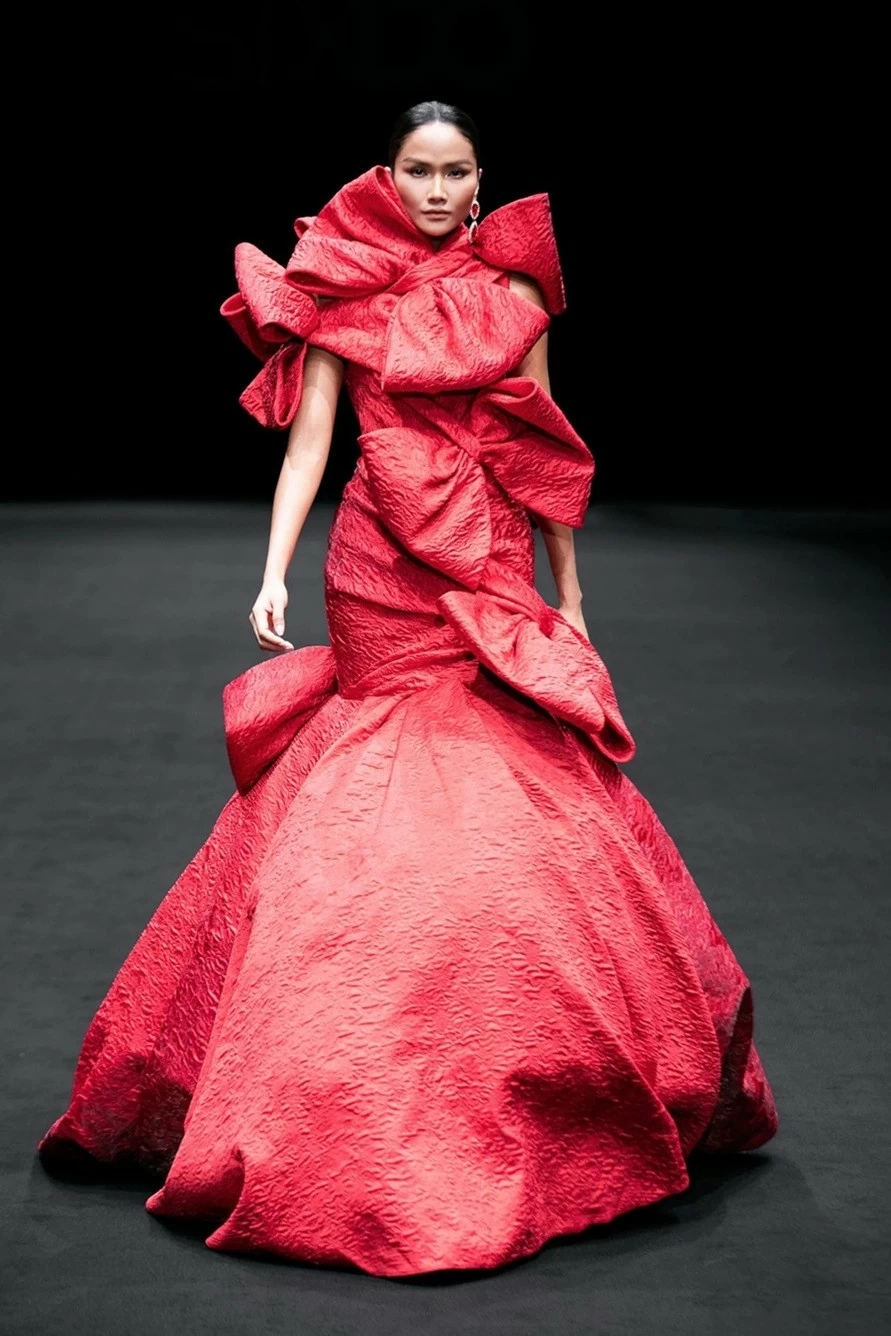 Hoa hậu và 3 lần xuất hiện trên tạp chí thời trang Vogue 2024 Hoa hậu và 3 lần xuất hiện trên tạp chí thời trang Vogue 2024