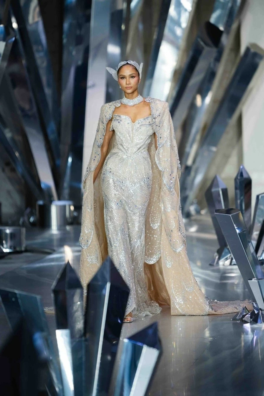 Hoa hậu và 3 lần xuất hiện trên tạp chí thời trang Vogue 2024 Hoa hậu và 3 lần xuất hiện trên tạp chí thời trang Vogue 2024