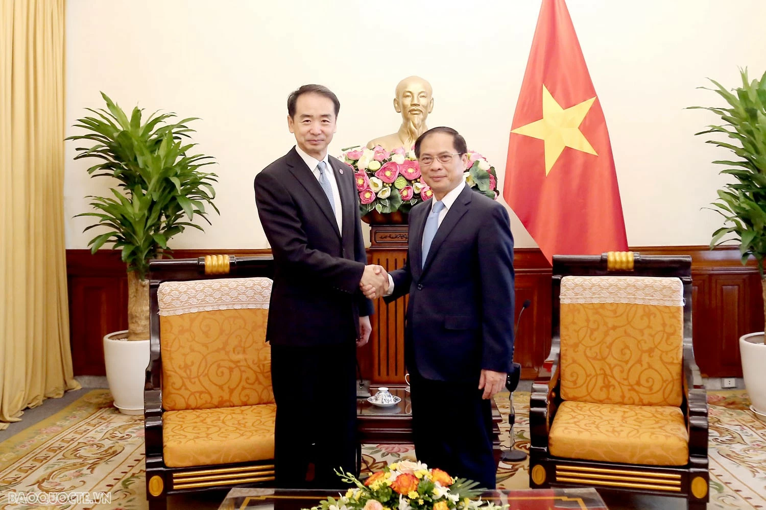 Phó Thủ tướng, Bộ trưởng Ngoại giao Bùi Thanh Sơn tiếp Đại sứ Trung Quốc Hà Vĩ Phó Thủ tướng, Bộ trưởng Ngoại giao Bùi Thanh Sơn tiếp Đại sứ Trung Quốc Hà Vĩ