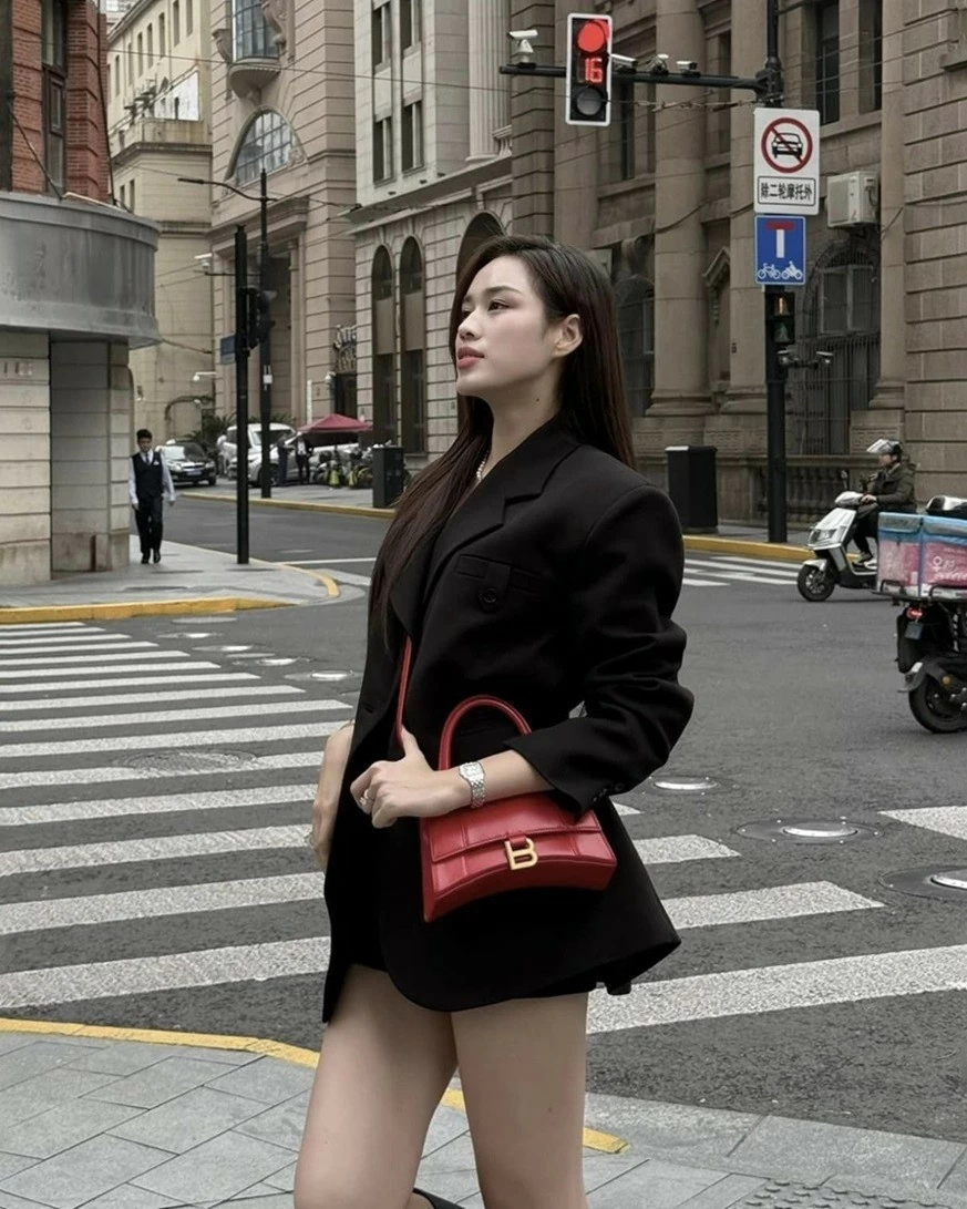 Hoa hậu Đỗ Thị Hà thời trang đi du lịch đẹp nổi bật, tôn dáng thon dài Hoa hậu Đỗ Thị Hà thời trang đi du lịch đẹp nổi bật, tôn dáng thon dài