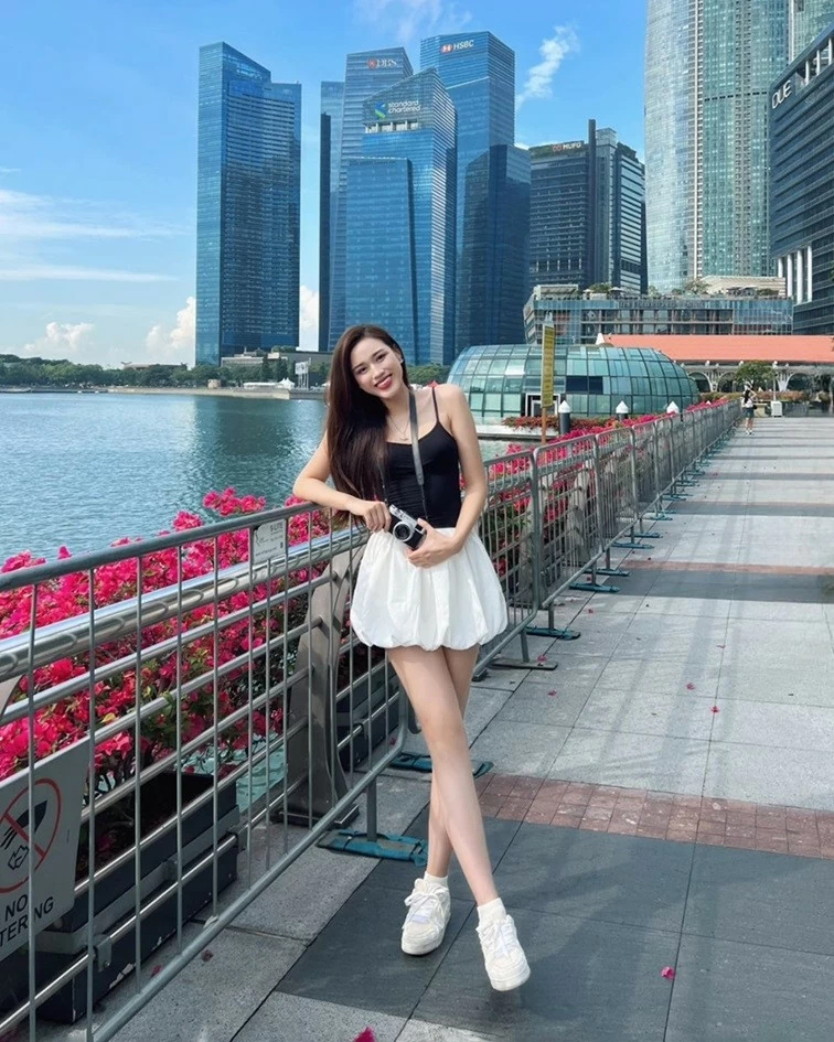 Hoa hậu Đỗ Thị Hà thời trang đi du lịch đẹp nổi bật, tôn dáng thon dài Hoa hậu Đỗ Thị Hà thời trang đi du lịch đẹp nổi bật, tôn dáng thon dài