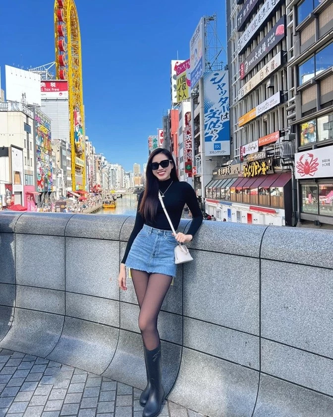 Hoa hậu Đỗ Thị Hà thời trang đi du lịch đẹp nổi bật, tôn dáng thon dài Hoa hậu Đỗ Thị Hà thời trang đi du lịch đẹp nổi bật, tôn dáng thon dài