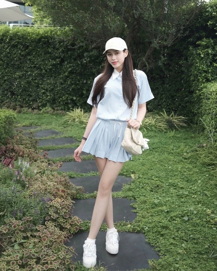 Hoa hậu Đỗ Thị Hà thời trang đi du lịch đẹp nổi bật, tôn dáng thon dài Hoa hậu Đỗ Thị Hà thời trang đi du lịch đẹp nổi bật, tôn dáng thon dài