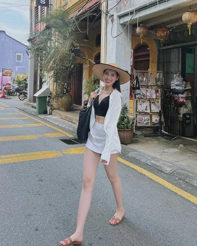 Hoa hậu Đỗ Thị Hà thời trang đi du lịch đẹp nổi bật, tôn dáng thon dài Hoa hậu Đỗ Thị Hà thời trang đi du lịch đẹp nổi bật, tôn dáng thon dài