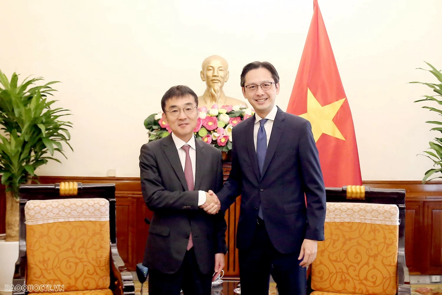 Thứ trưởng Ngoại giao Đỗ Hùng Việt tiếp Chủ tịch Viện Nghiên cứu kinh tế Đông Á và ASEAN Việt Nam mong muốn ERIA tiếp tục đồng hành, hỗ trợ tổ chức thành công Diễn đàn Tương lai ASEAN 2025