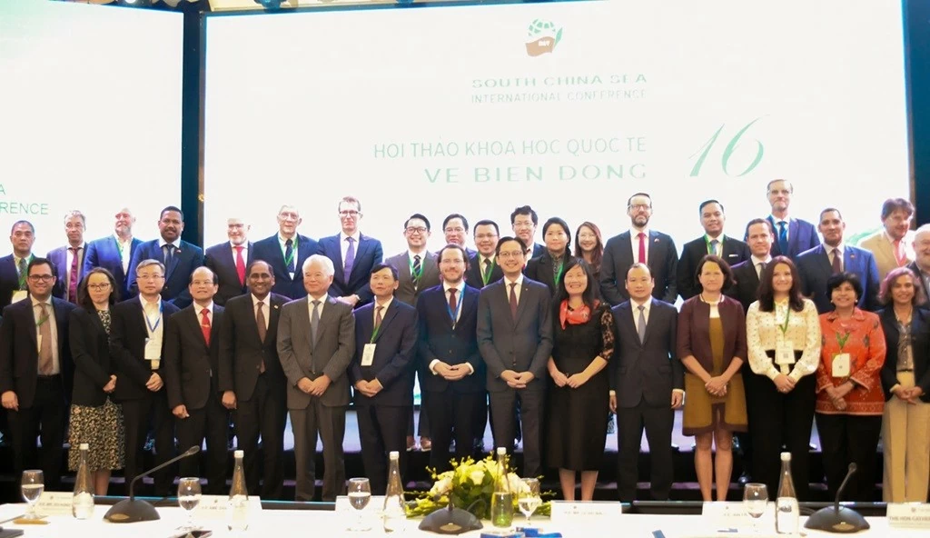 Thứ trưởng Ngoại giao Đỗ Hùng Việt Thứ trưởng Ngoại giao Đỗ Hùng Việt