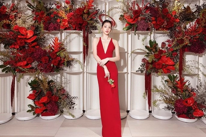 Hoa hậu Trần Tiểu Vy đẹp như một đóa hoa Hoa hậu Trần Tiểu Vy đẹp như một đóa hoa