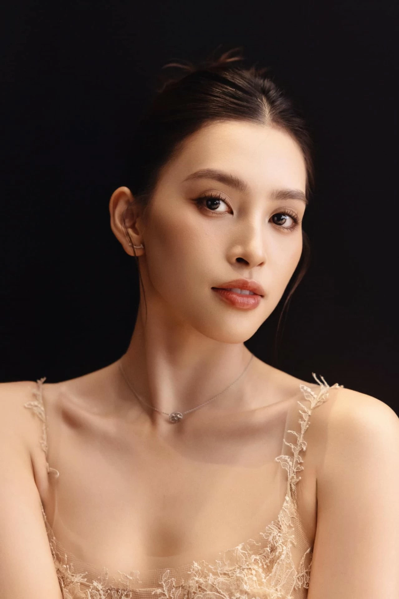 Hoa hậu Trần Tiểu Vy đẹp như một đóa hoa Hoa hậu Trần Tiểu Vy đẹp như một đóa hoa