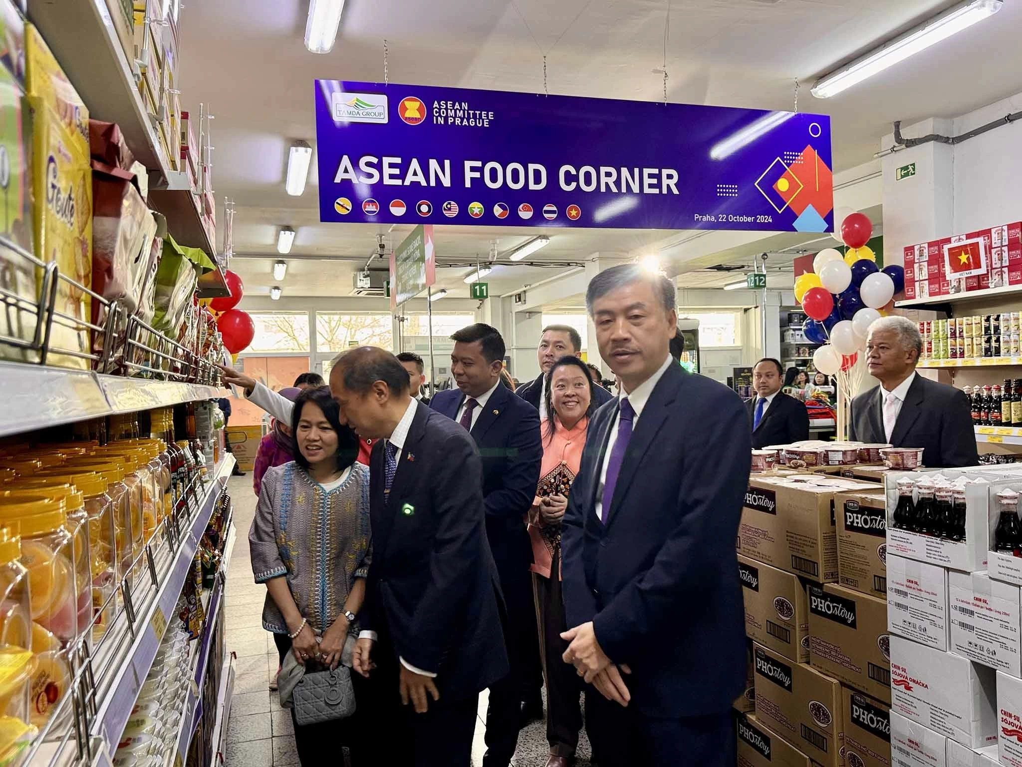 ASEAN Food Corner 2024 - Đưa hàng hóa ASEAN đến gần hơn với người tiêu dùng tại Cộng hòa Czech và châu Âu ASEAN Food Corner 2024 - Đưa hàng hóa ASEAN đến gần hơn với người tiêu dùng tại Cộng hòa Czech và châu Âu