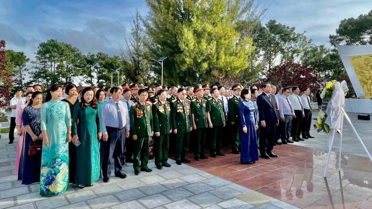 Kỷ niệm 75 năm Ngày truyền thống Quân tình nguyện và Chuyên gia Việt Nam giúp Lào: Thắp sáng mãi truyền thống đoàn kết đặc biệt