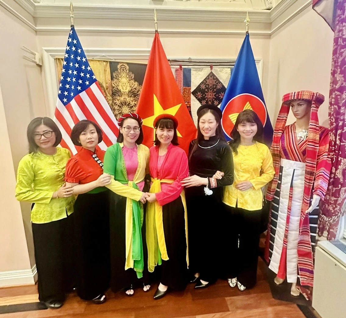 Sự kiện quảng bá tổng hợp kinh tế, văn hoá, ẩm thực: 'Mở cửa' Nhà Việt Nam đón bạn bè Mỹ Sự kiện quảng bá kinh tế, văn hoá, ẩm thực: Mở cửa Nhà Việt Nam đón bạn bè Mỹ