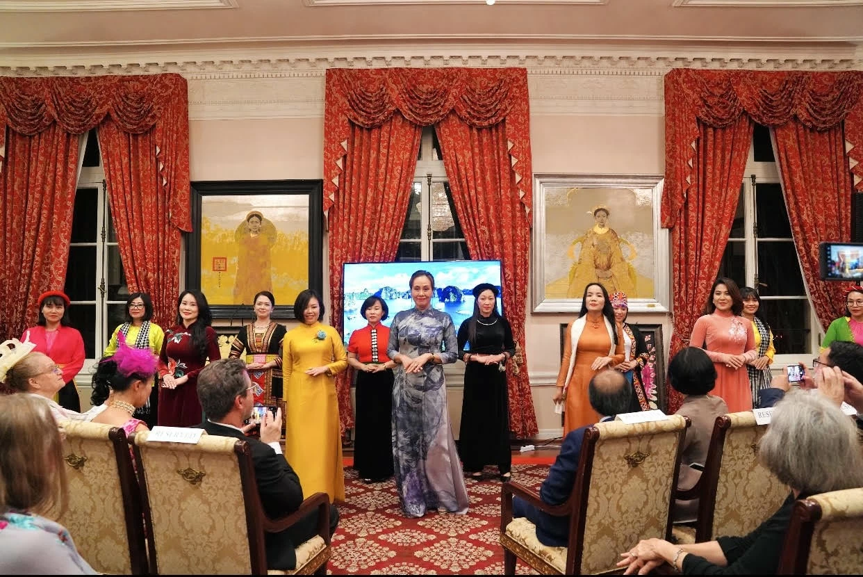 Sự kiện quảng bá tổng hợp kinh tế, văn hoá, ẩm thực: 'Mở cửa' Nhà Việt Nam đón bạn bè Mỹ Sự kiện quảng bá kinh tế, văn hoá, ẩm thực: Mở cửa Nhà Việt Nam đón bạn bè Mỹ