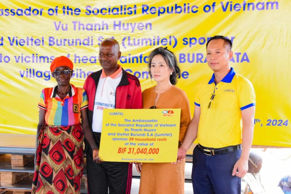 Đại sứ Vũ Thanh Huyền thăm Trung tâm trẻ mồ côi Nezerwa, Burumbuja. Đại sứ Vũ Thanh Huyền thăm Trung tâm trẻ mồ côi Nezerwa, Burumbuja.