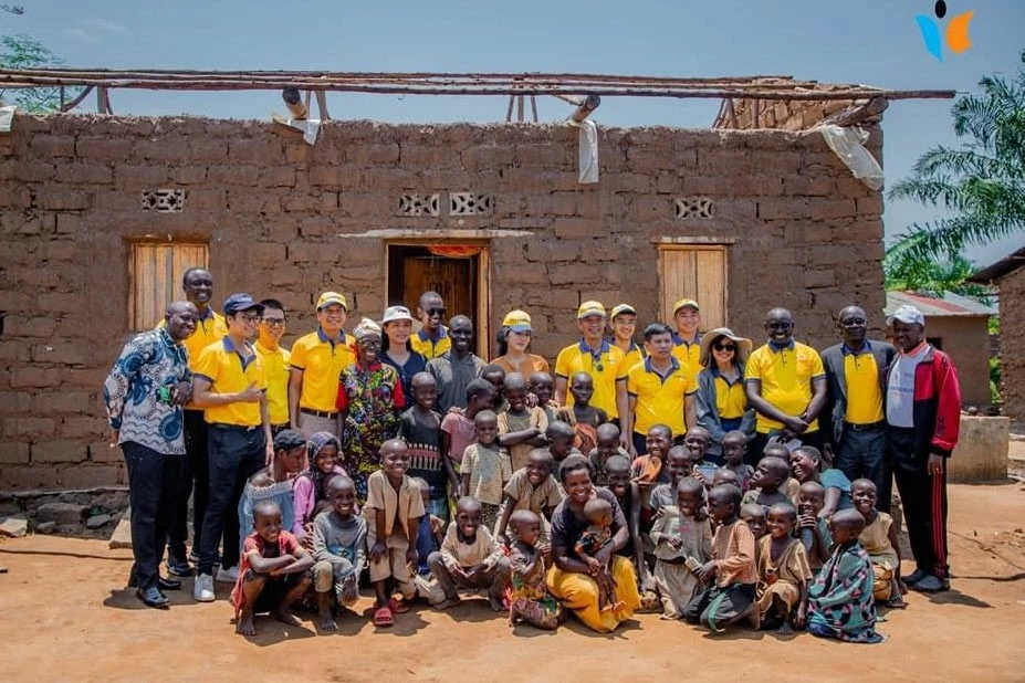 Đại sứ Vũ Thanh Huyền thăm Trung tâm trẻ mồ côi Nezerwa, Burumbuja Đại sứ Vũ Thanh Huyền thăm Trung tâm trẻ mồ côi Nezerwa, Burumbuja