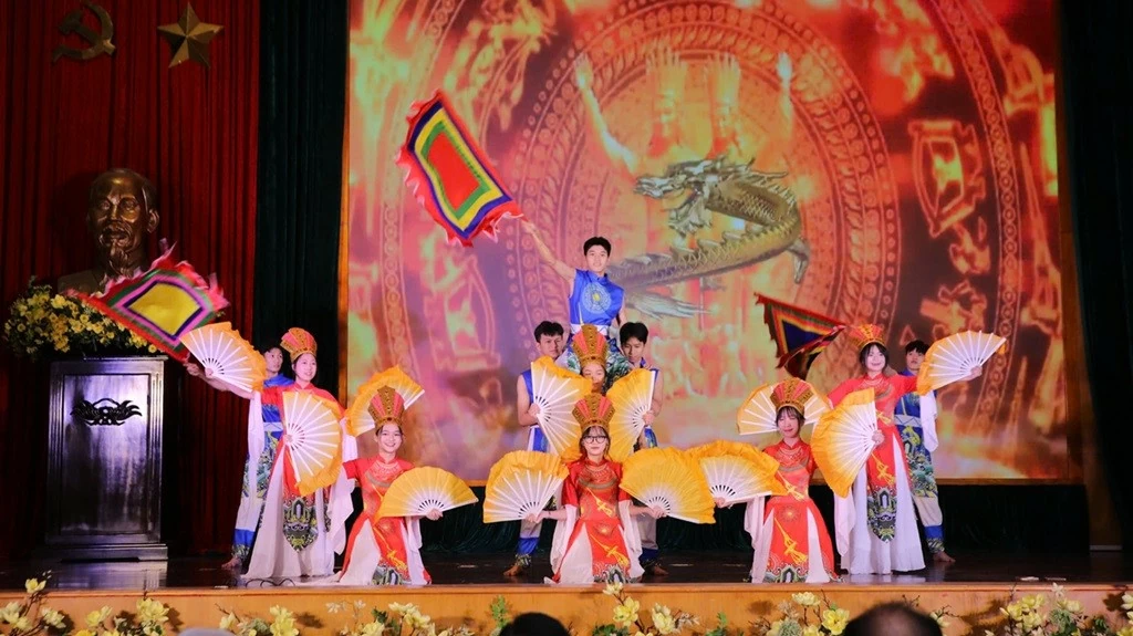 Trao giải cho các tác phẩm xuất sắc viết về tình yêu Hà Nội Trao giải cho các tác phẩm xuất sắc viết về tình yêu Hà Nội