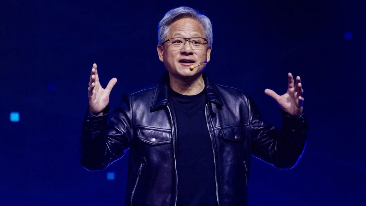 CEO Nvidia: AI không thể thay thế con người, nhưng làm tốt gấp 1.000 lần