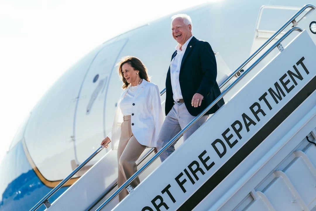 Phong cách đầy quyền lực của bà Kamala Harris Phong cách đầy quyền lực của bà Kamala Harris