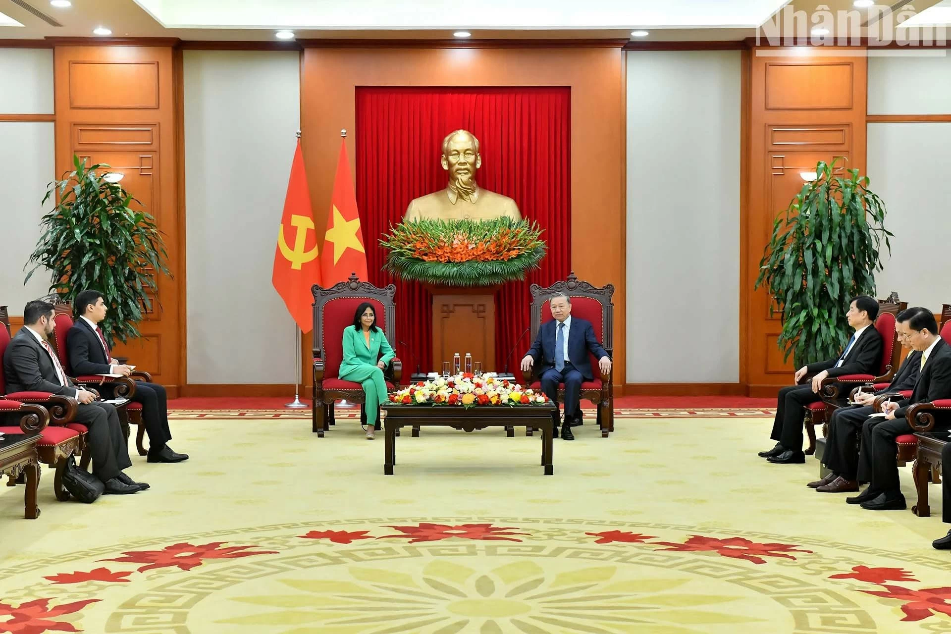 Tổng Bí thư Tô Lâm tiếp Phó Tổng thống Thường trực Venezuela Tổng Bí thư Tô Lâm tiếp Phó Tổng thống Thường trực Venezuela