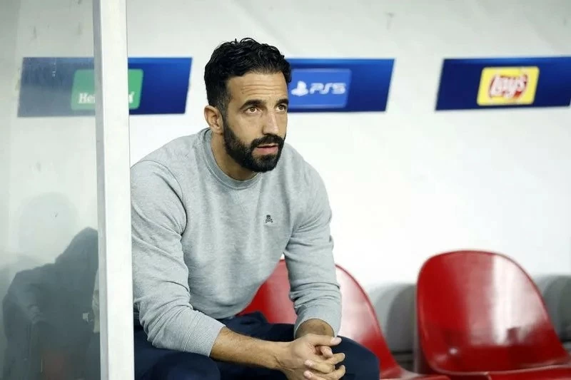 XONG! MU chi 10 triệu Euro để giải phóng hợp đồng HLV Ruben Amorim với Sporting Lisbon XONG! MU chi 10 triệu Euro để giải phóng hợp đồng HLV Ruben Amorim với Sporting Lisbon