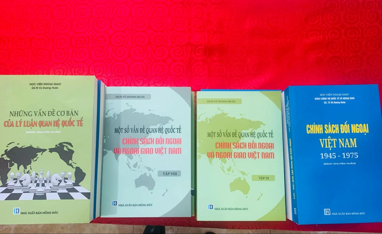 Tinh hoa ngoại giao Việt Nam dưới góc nhìn của Đại sứ, GS.TS Vũ Dương Huân Tinh hoa Ngoại giao Việt Nam dưới góc nhìn của Đại sứ, GS.TS Vũ Dương Huân