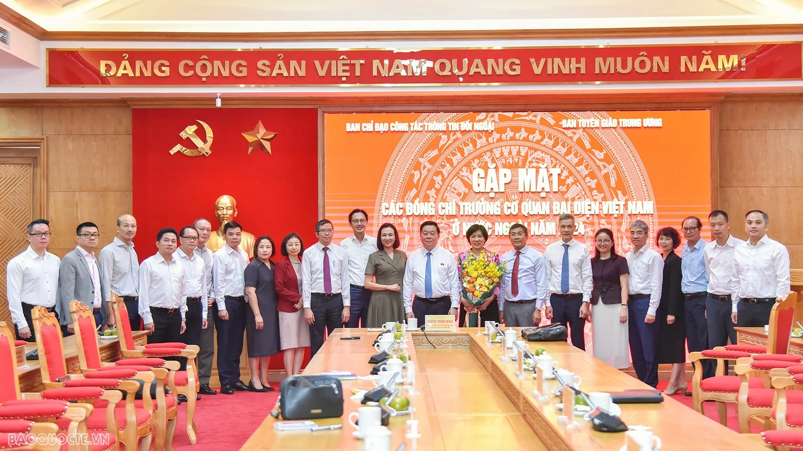 Ban Tuyên giáo Trung ương làm việc với Đoàn Trưởng cơ quan đại diện Việt Nam ở nước ngoài nhiệm kỳ 2024-2027 Ban Tuyên giáo Trung ương làm việc với Đoàn Trưởng cơ quan đại diện Việt Nam ở nước ngoài nhiệm kỳ 2024-2027