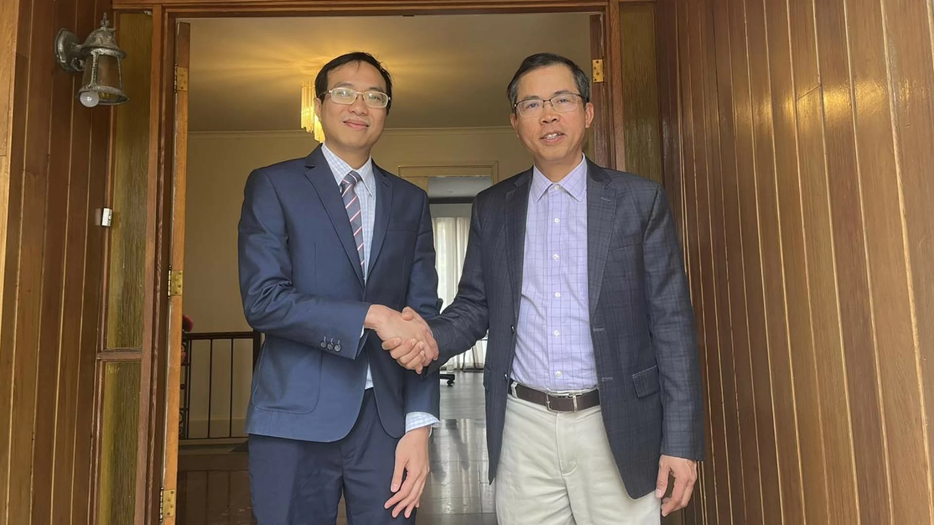 Đại sứ Phạm Hùng Tâm tiếp Chủ tịch Mạng lưới đổi mới sáng tạo Việt Nam tại Australia Đại sứ Phạm Hùng Tâm tiếp Chủ tịch Mạng lưới đổi mới sáng tạo Việt Nam tại Australia