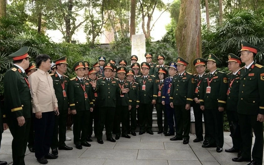 Đoàn đại biểu cấp cao Bộ Quốc phòng Việt Nam thăm làm việc tại Tỉnh Quảng Đông, Trung Quốc Đoàn đại biểu cấp cao Bộ Quốc phòng Việt Nam thăm làm việc tại Tỉnh Quảng Đông, Trung Quốc