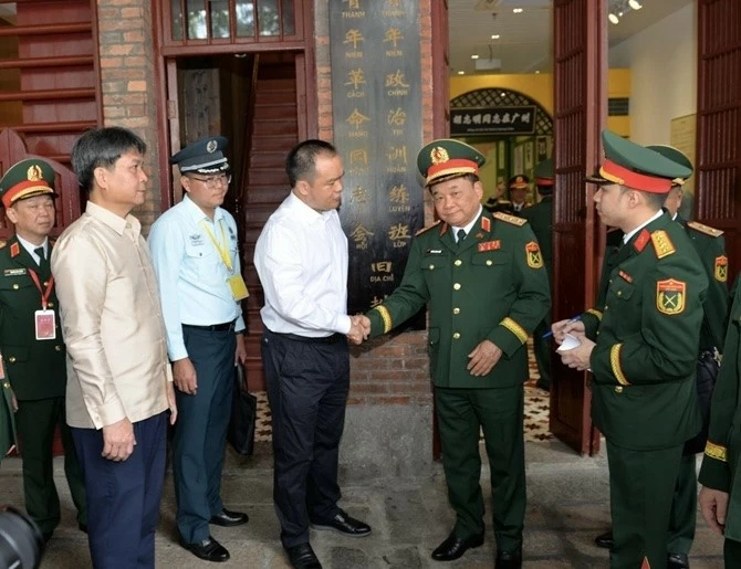 Đoàn đại biểu cấp cao Bộ Quốc phòng Việt Nam thăm làm việc tại Tỉnh Quảng Đông, Trung Quốc Đoàn đại biểu cấp cao Bộ Quốc phòng Việt Nam thăm làm việc tại Tỉnh Quảng Đông, Trung Quốc