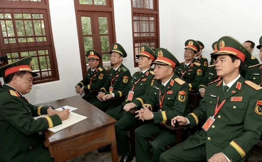 Đoàn đại biểu cấp cao Bộ Quốc phòng Việt Nam thăm làm việc tại Tỉnh Quảng Đông, Trung Quốc Đoàn đại biểu cấp cao Bộ Quốc phòng Việt Nam thăm làm việc tại Tỉnh Quảng Đông, Trung Quốc