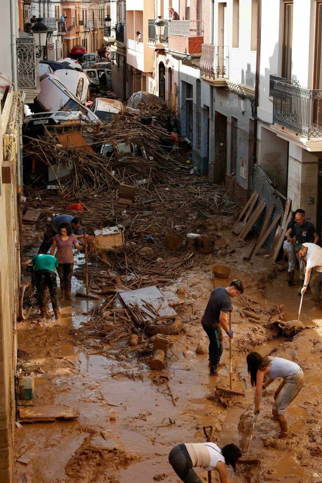 Khung cảnh ngổn ngang sau trận lũ quét kinh hoàng ở Tây Ban Nha Khung cảnh ngổn ngang sau trận lũ quét kinh hoàng ở Tây Ban Nha