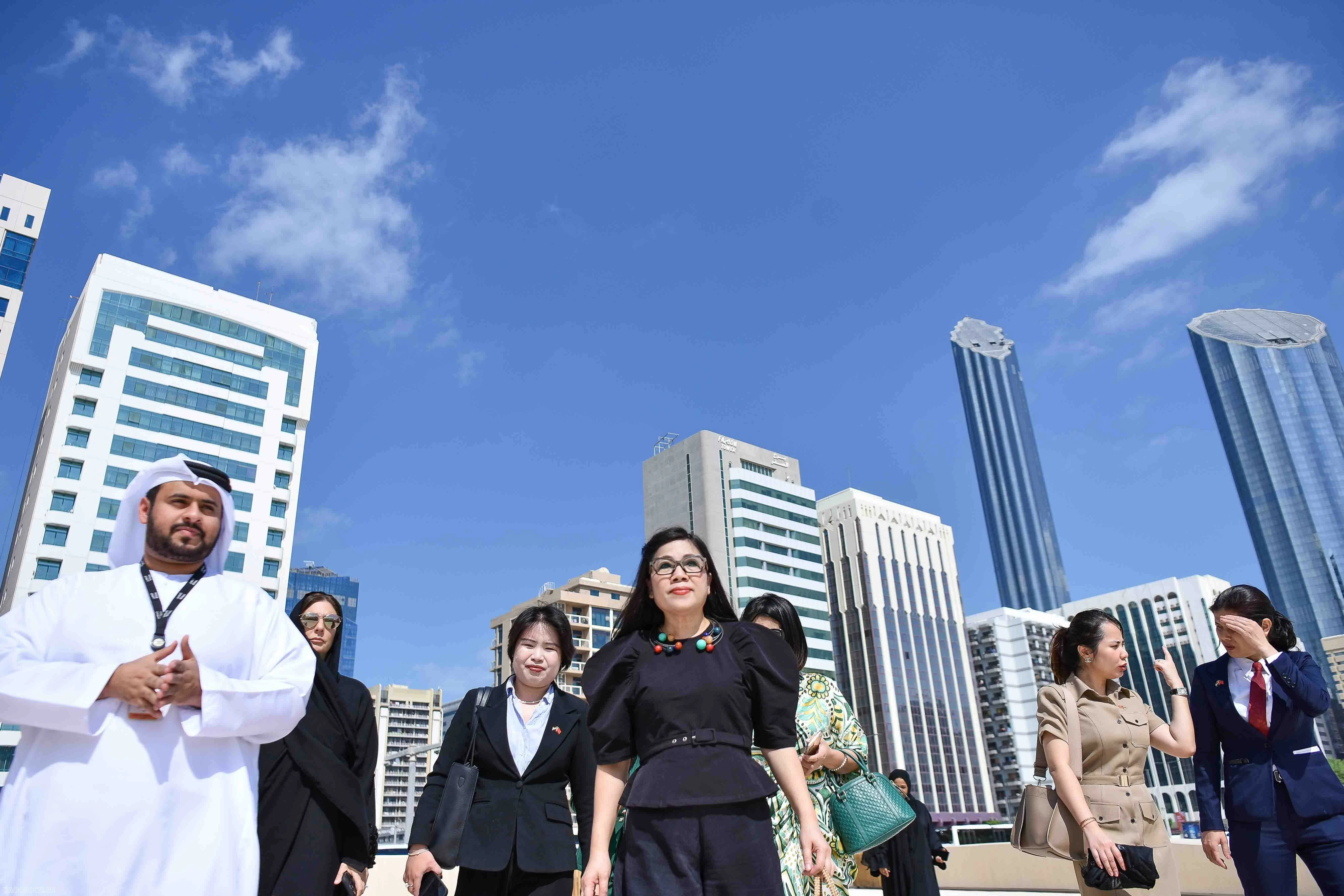 Phu nhân Thủ tướng Phạm Minh Chính tìm hiểu lịch sử, văn hoá UAE, Saudi Arabia và Qatar Phu nhân Thủ tướng Phạm Minh Chính tìm hiểu lịch sử, văn hóa UAE, Saudi Arabia và Qatar