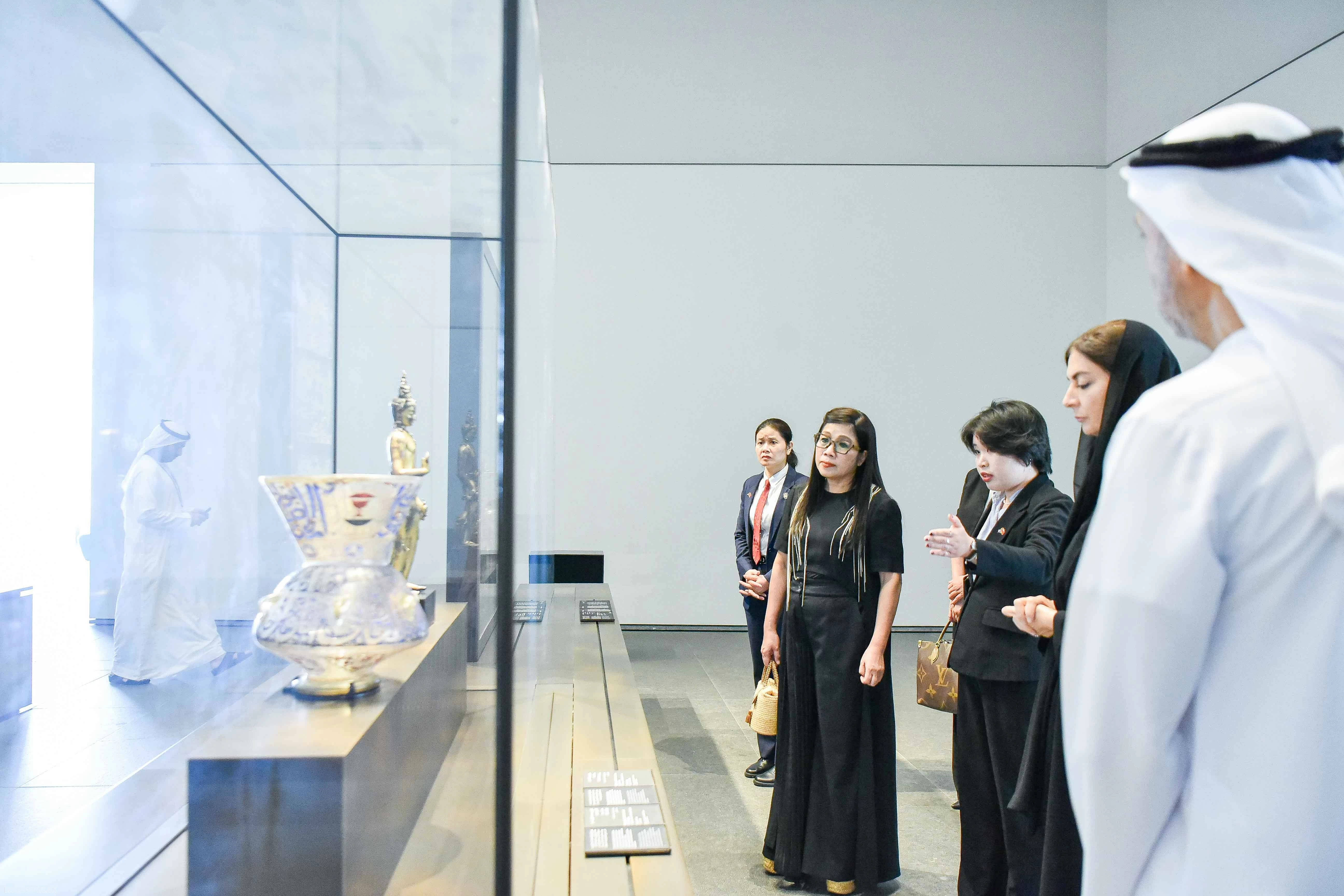 Phu nhân Thủ tướng Phạm Minh Chính tìm hiểu lịch sử, văn hoá UAE, Saudi Arabia và Qatar Phu nhân Thủ tướng Phạm Minh Chính tìm hiểu lịch sử, văn hóa UAE, Saudi Arabia và Qatar