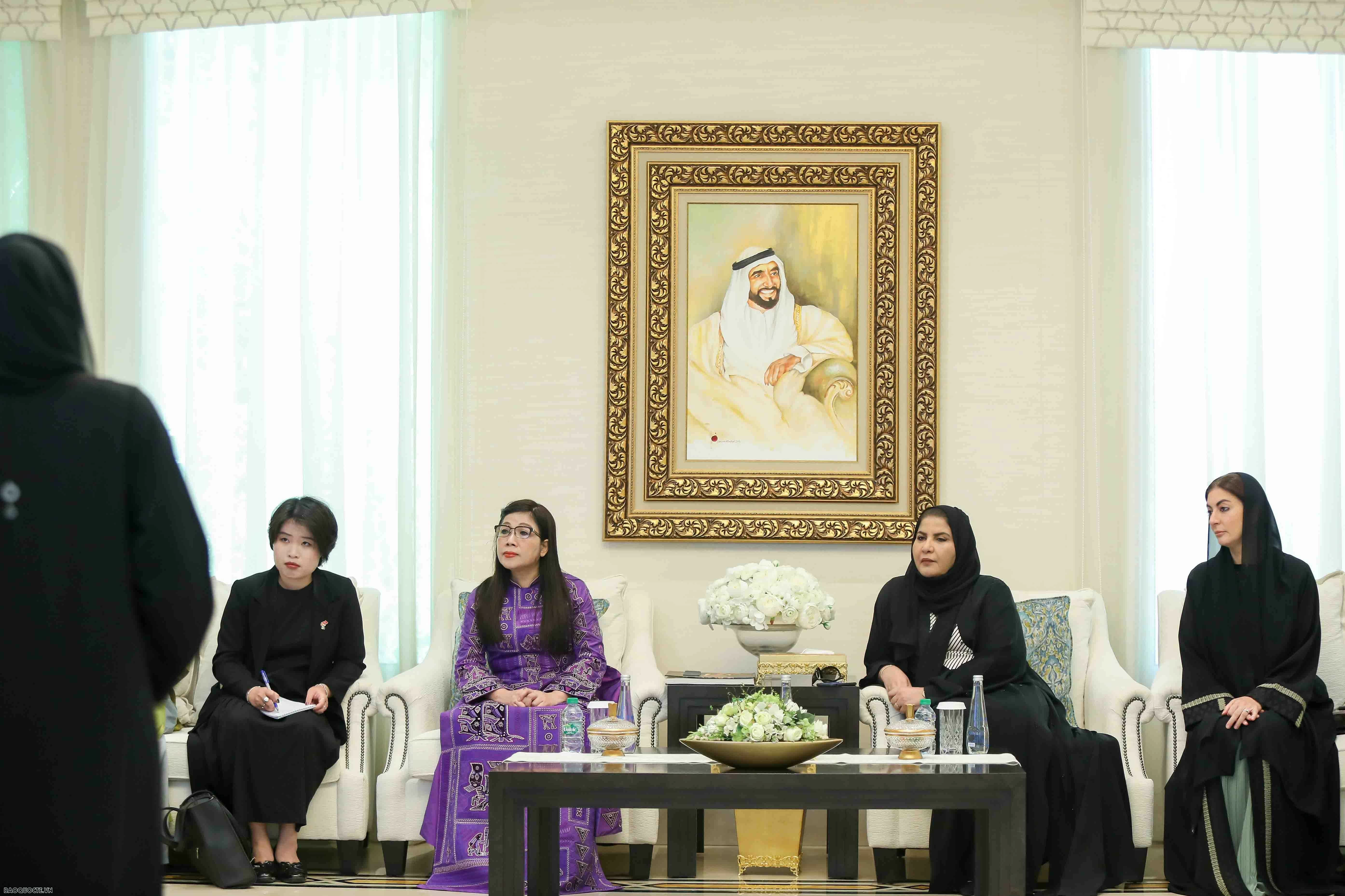 Phu nhân Thủ tướng Phạm Minh Chính tìm hiểu lịch sử, văn hoá UAE, Saudi Arabia và Qatar Phu nhân Thủ tướng Phạm Minh Chính tìm hiểu lịch sử, văn hóa UAE, Saudi Arabia và Qatar