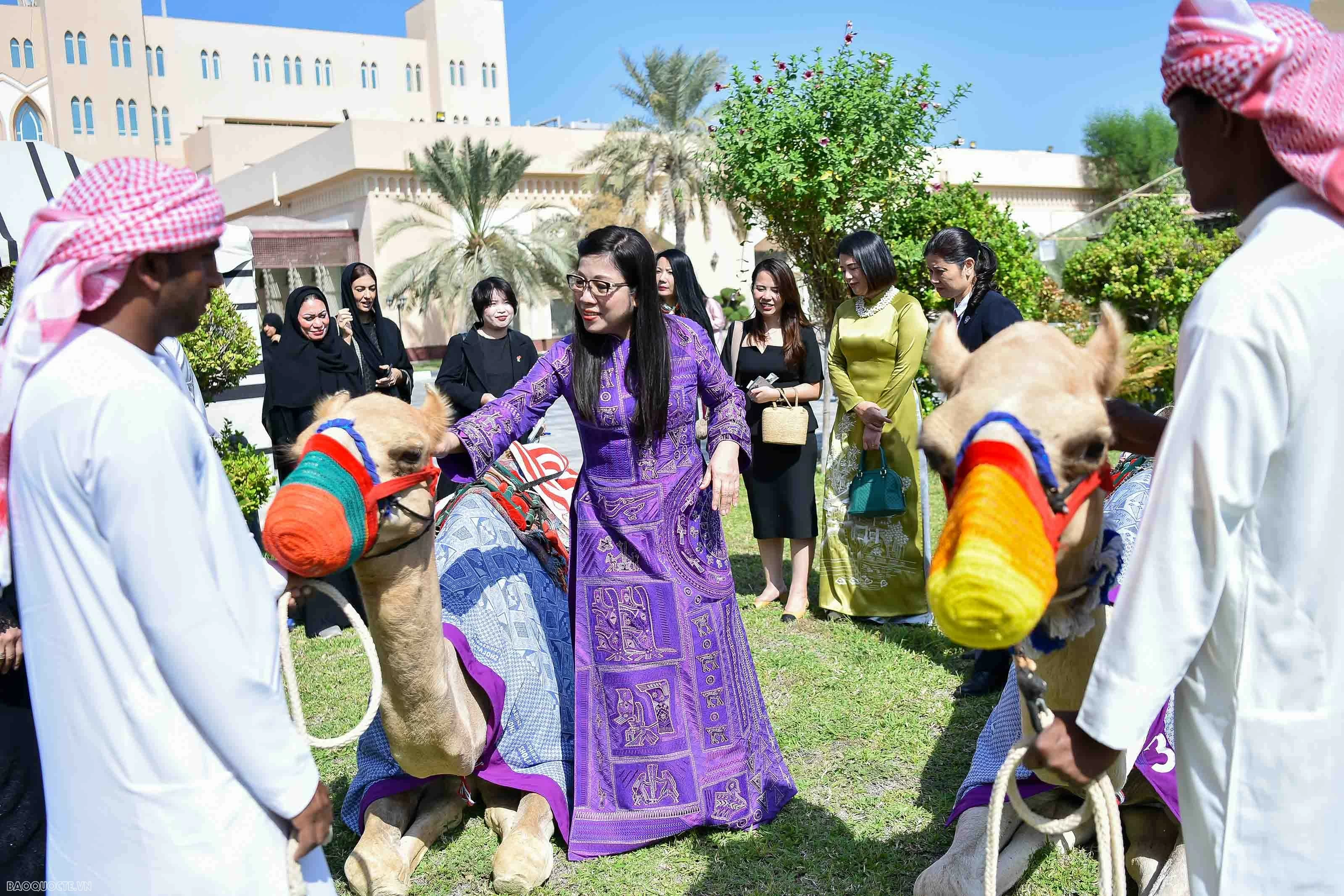 Phu nhân Thủ tướng Phạm Minh Chính tìm hiểu lịch sử, văn hoá UAE, Saudi Arabia và Qatar Phu nhân Thủ tướng Phạm Minh Chính tìm hiểu lịch sử, văn hóa UAE, Saudi Arabia và Qatar