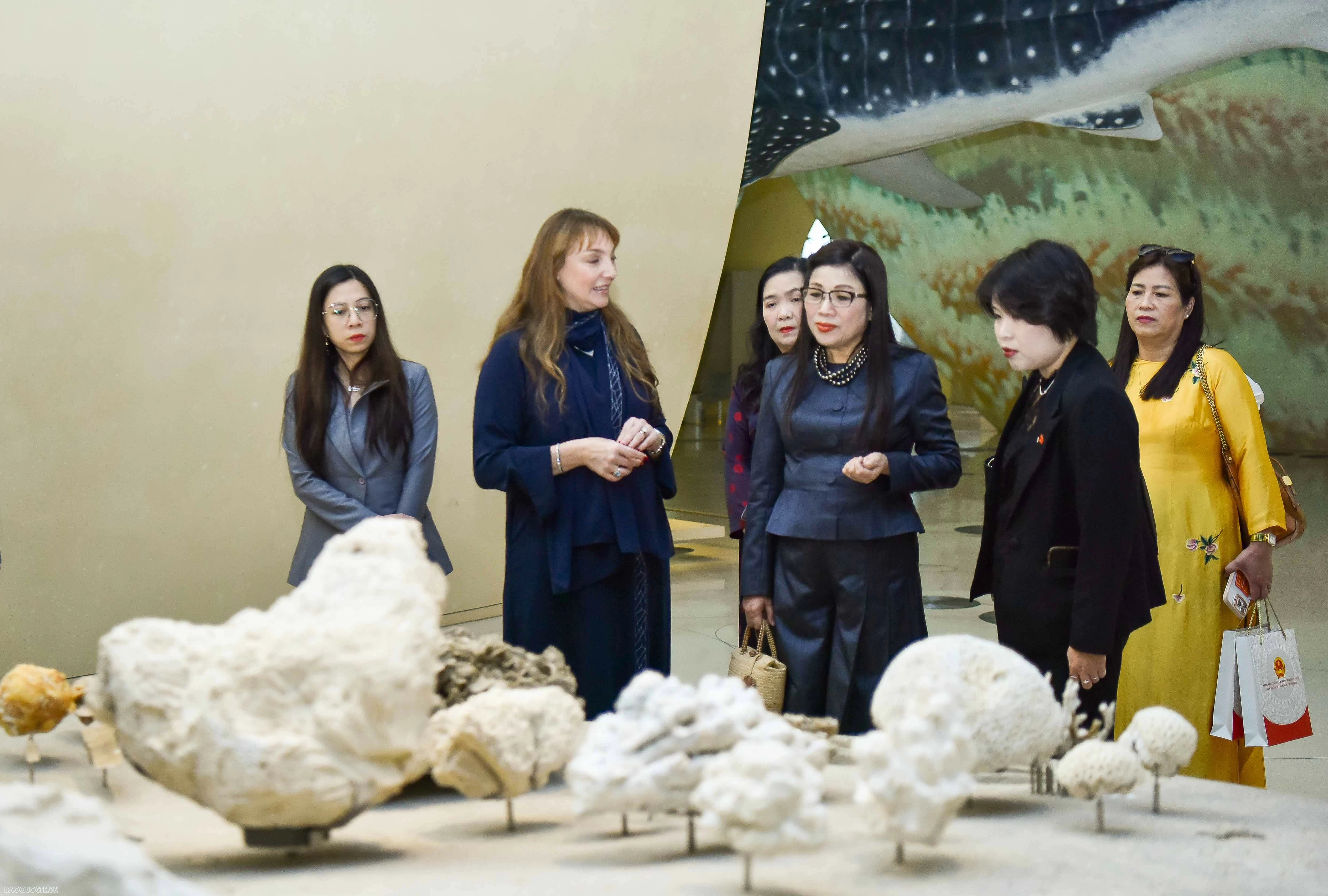 Phu nhân Thủ tướng Phạm Minh Chính tìm hiểu lịch sử, văn hoá UAE, Saudi Arabia và Qatar Phu nhân Thủ tướng Phạm Minh Chính tìm hiểu lịch sử, văn hóa UAE, Saudi Arabia và Qatar