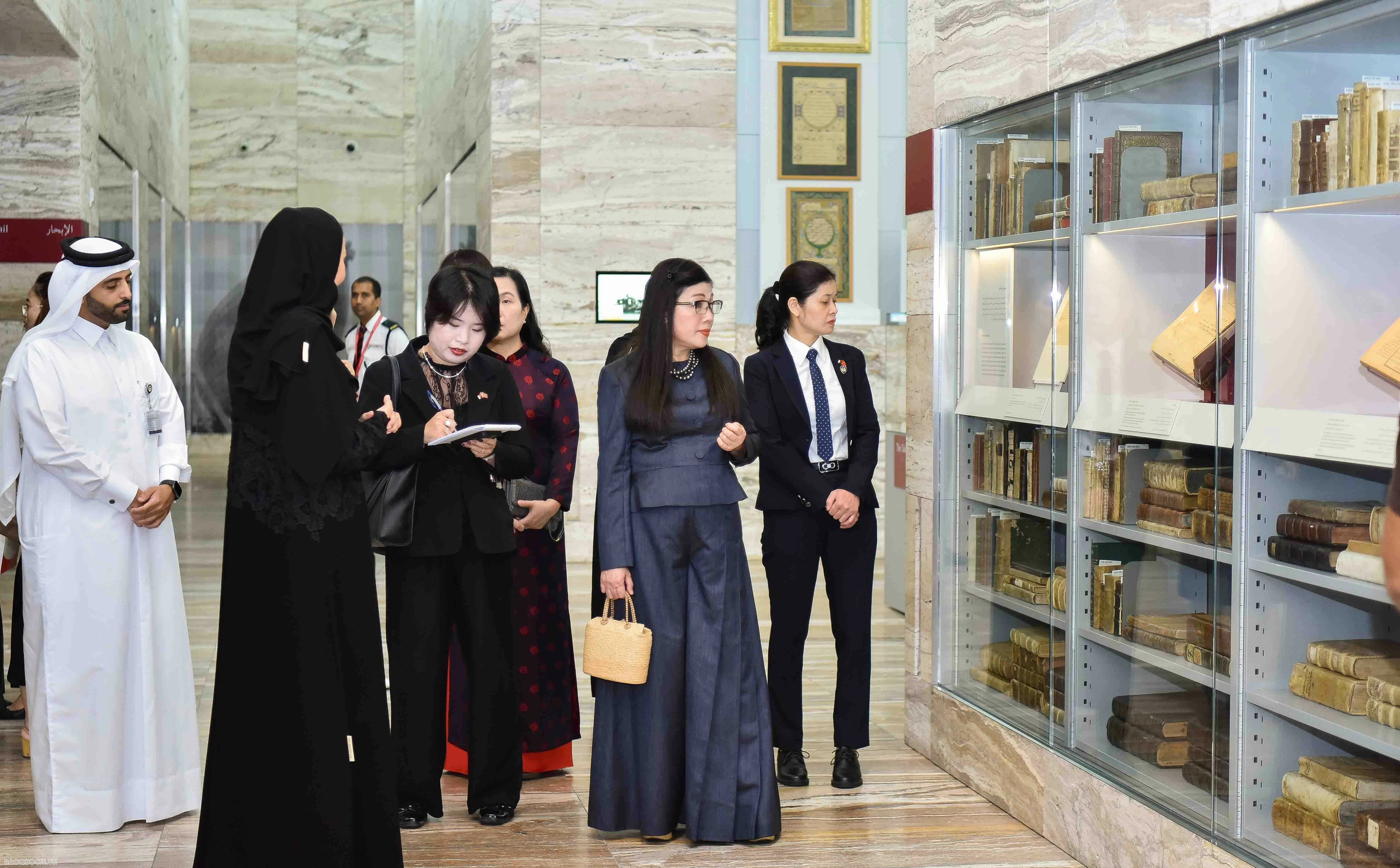 Phu nhân Thủ tướng Phạm Minh Chính tìm hiểu lịch sử, văn hoá UAE, Saudi Arabia và Qatar Phu nhân Thủ tướng Phạm Minh Chính tìm hiểu lịch sử, văn hóa UAE, Saudi Arabia và Qatar