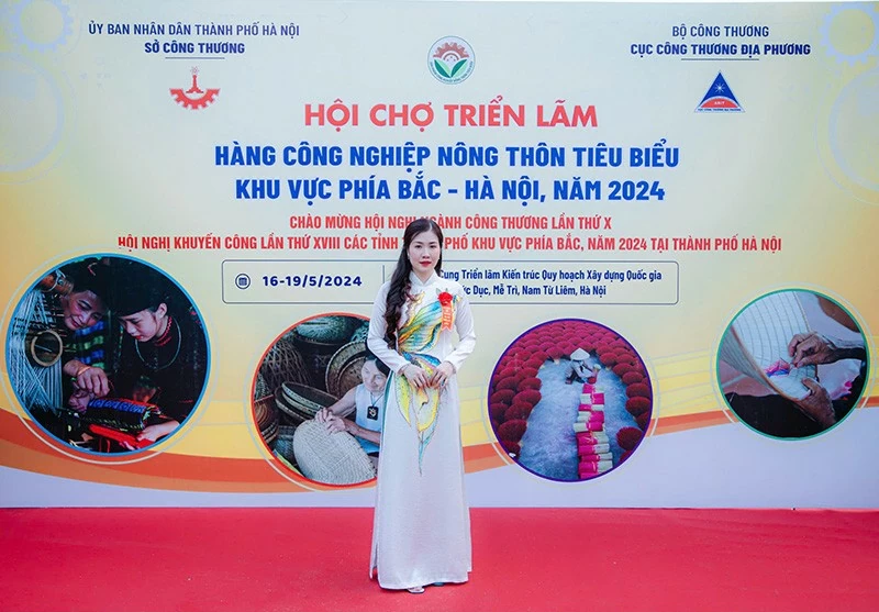 Doanh nhân Mai Phương tham gia Hội chợ triển lãm Hàng công nghiệp nông thôn tiêu biểu khu vực phía Bắc – Hà Nội 2024 Doanh nhân Mai Phương tham gia Hội chợ triển lãm Hàng công nghiệp nông thôn tiêu biểu khu vực phía Bắc – Hà Nội 2024