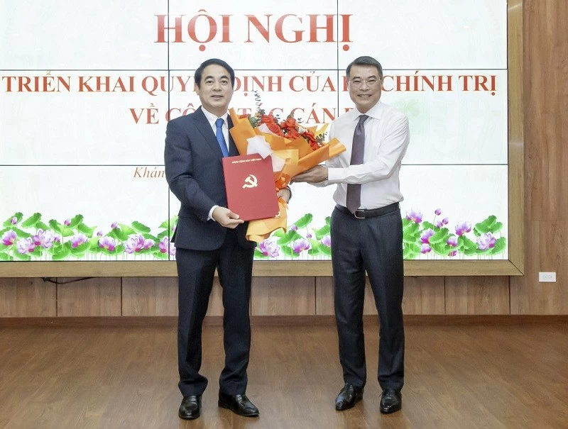 Trưởng Ban Tổ chức Trung ương Lê Minh Hưng trao quyết định cho Bí thư Tỉnh ủy Khánh Hòa Nghiêm Xuân Thành - Ảnh: baokhanhhoa.vn Trưởng Ban Tổ chức Trung ương Lê Minh Hưng trao quyết định cho Bí thư Tỉnh ủy Khánh Hòa Nghiêm Xuân Thành - Ảnh: baokhanhhoa.vn