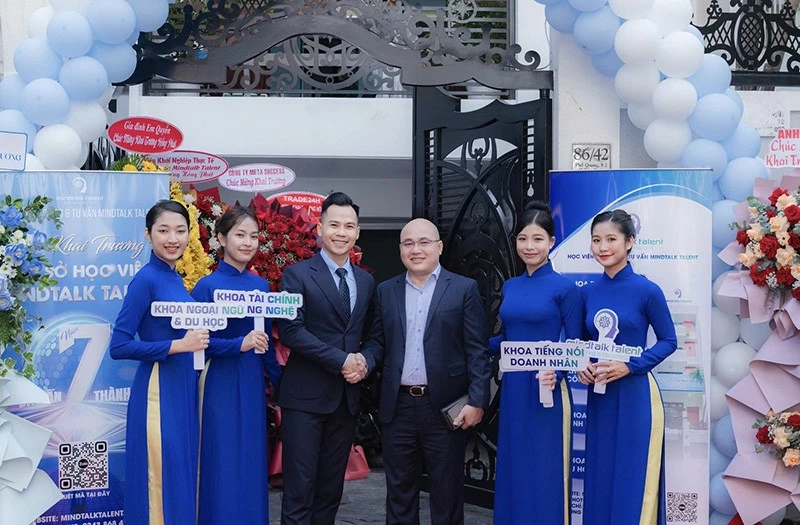 Không khí đón tiếp đại biểu tại Lễ khai trương. Không khí đón tiếp đại biểu tại Lễ khai trương.