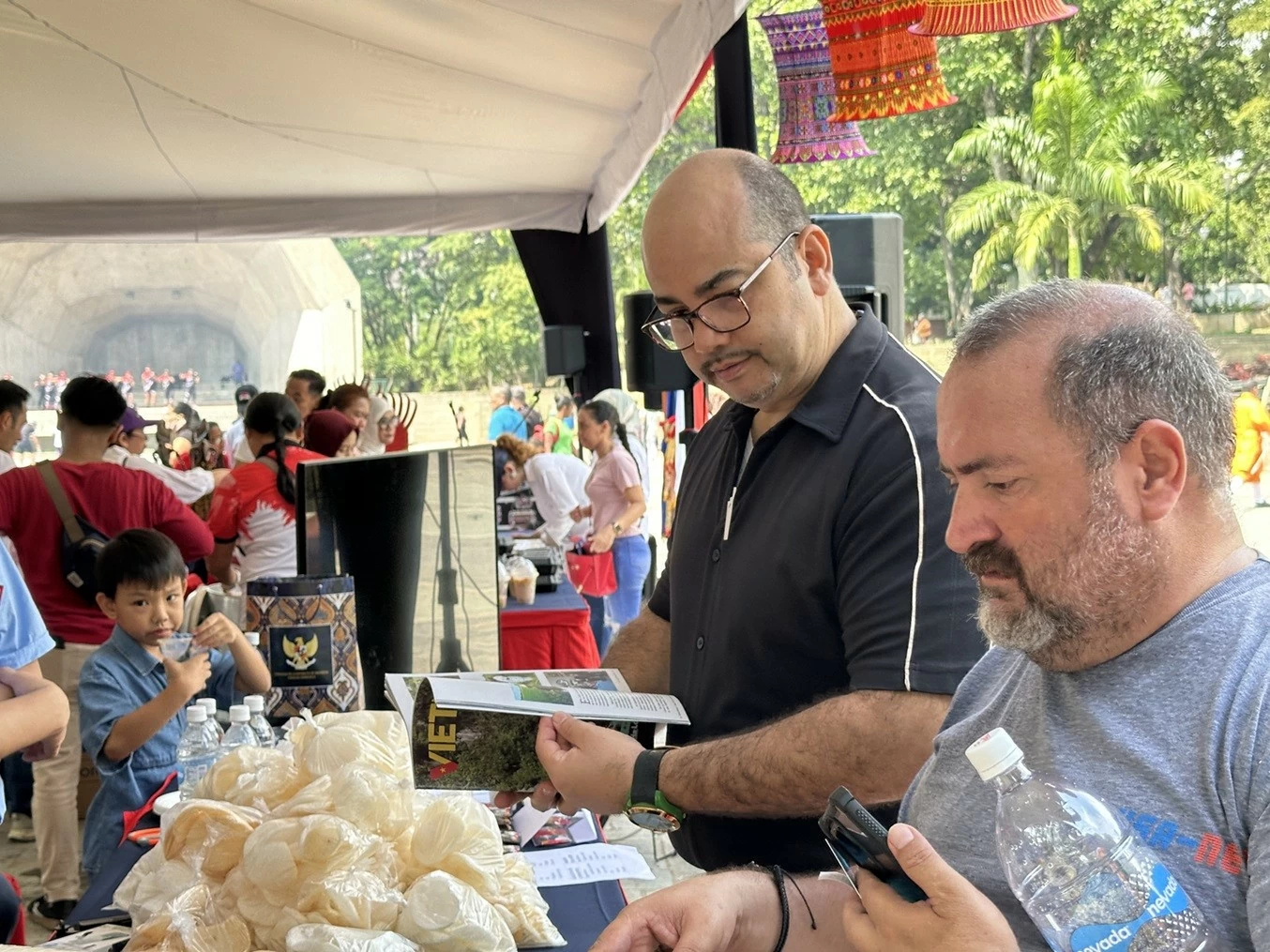 Phở, nem Việt Nam gây ấn tượng mạnh với du khách tại Hội chợ Bazar ASEAN 2024 ở Venezuela Phở, nem Việt Nam gây ấn tượng mạnh với du khách tại Hội chợ Bazar ASEAN 2024 ở Venezuela