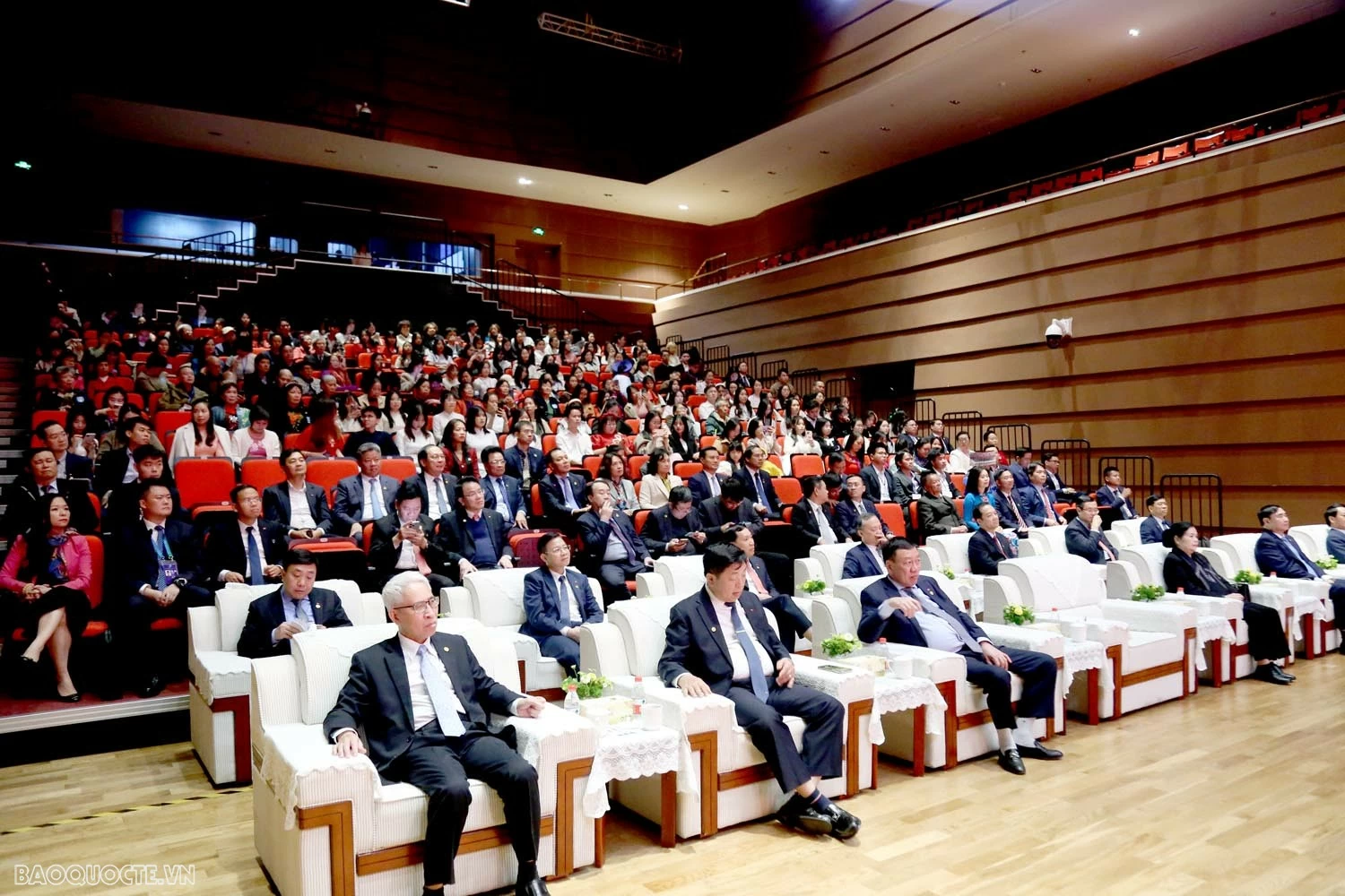 Thủ tướng Phạm Minh Chính gặp gỡ cộng đồng người Việt và dự Lễ hội Văn hoá – Du lịch Việt Nam tại Côn Minh, tỉnh Vân Nam, Trung Quốc. Thủ tướng Phạm Minh Chính gặp gỡ cộng đồng người Việt và dự Lễ hội Văn hoá - Du lịch Việt Nam tại Côn Minh, Vân Nam, Trung Quốc