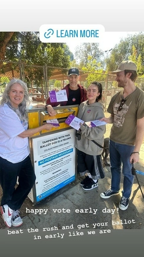 Dàn sao Hollywood đi bầu tổng thống Mỹ Dàn sao Hollywood đi bầu tổng thống Mỹ