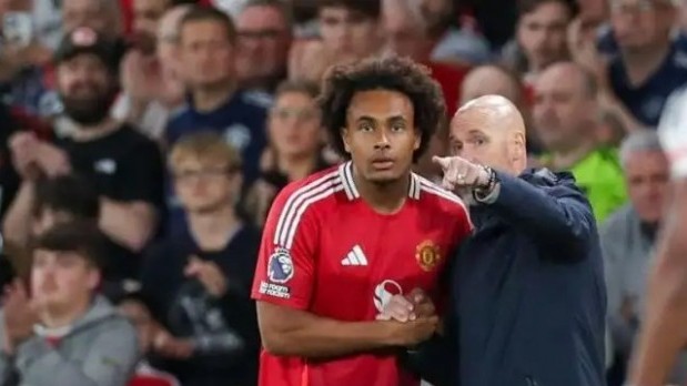 HLV Erik Ten Hag bị ép mua tiền đạo Joshua Zirkzee?