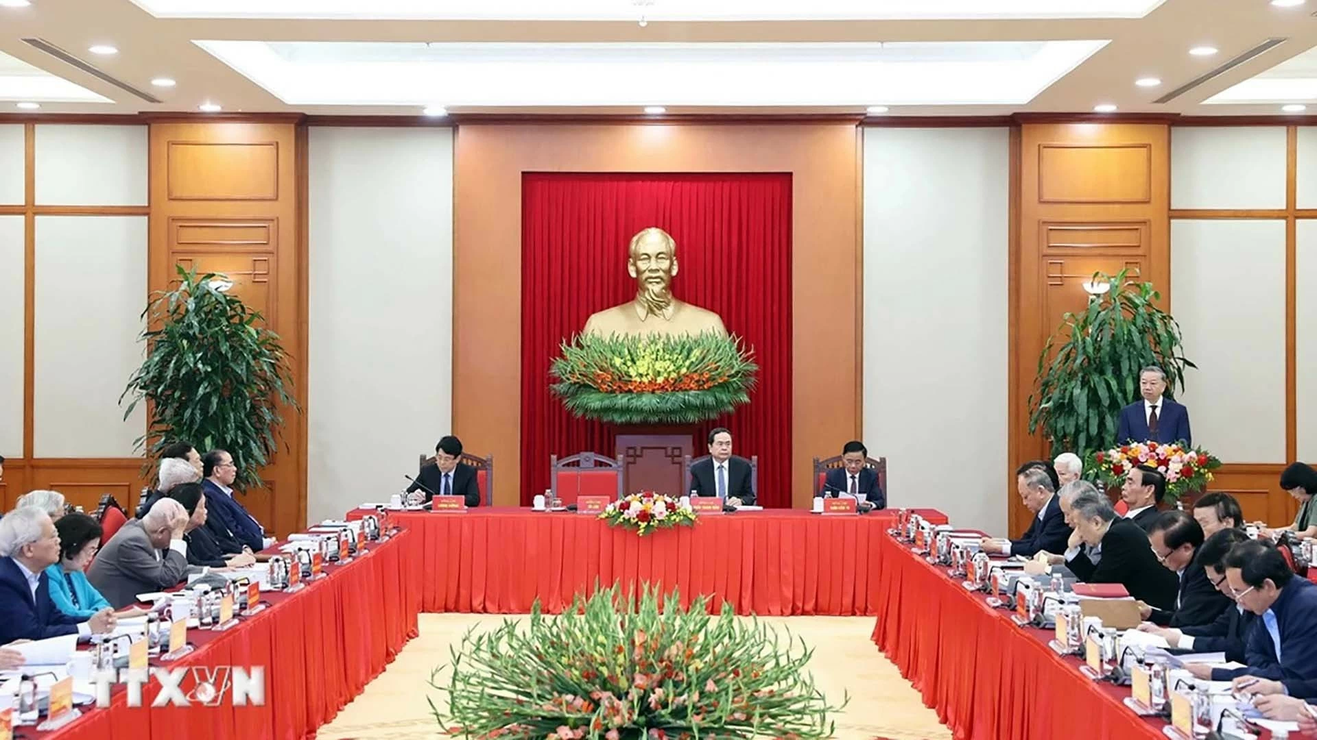 Nguyên lãnh đạo Đảng và Nhà nước góp ý kiến vào các dự thảo văn kiện trình Đại hội XIV của Đảng Nguyên lãnh đạo Đảng và Nhà nước góp ý kiến vào các dự thảo văn kiện trình Đại hội XIV của Đảng