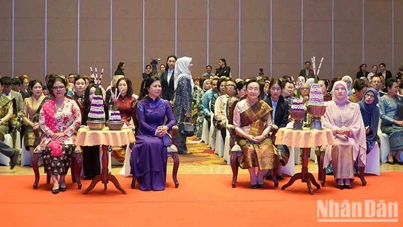 Phu nhân Tổng Bí thư Tô Lâm thăm Lào và dự Hội thảo Dệt may truyền thống ASEAN lần thứ 9 Phu nhân Tổng Bí thư Tô Lâm thăm Lào và dự Hội thảo Dệt may truyền thống ASEAN lần thứ 9