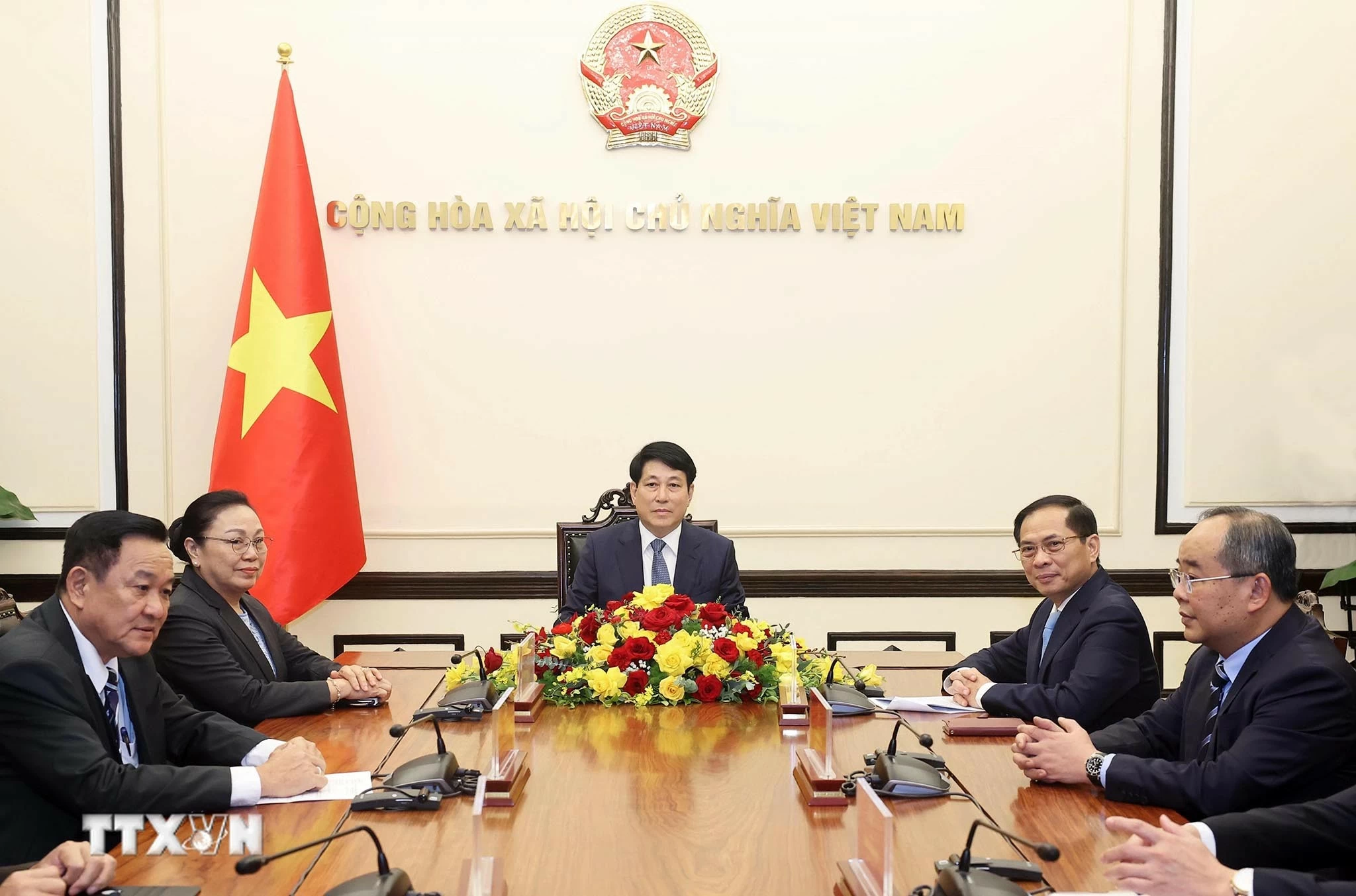 Chủ tịch nước Lương Cường hội đàm trực tuyến với Tổng Bí thư, Chủ tịch nước Lào Chủ tịch nước Lương Cường hội đàm trực tuyến với Tổng Bí thư, Chủ tịch nước Lào