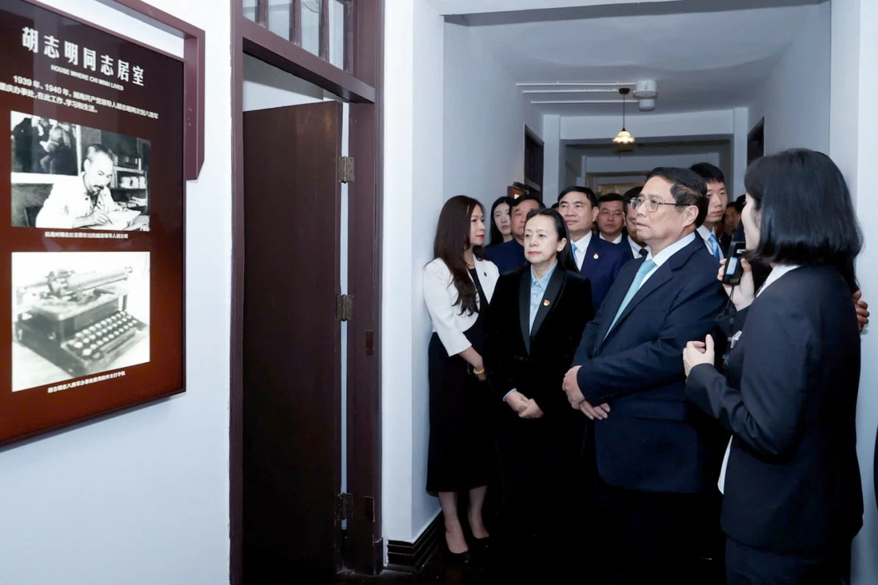 Thủ tướng Chính phủ Phạm Minh Chính thăm Khu di tích lịch sử Hồng Nham và Trung tâm Logistics quốc tế Trùng Khánh Thủ tướng Chính phủ Phạm Minh Chính thăm Khu di tích lịch sử Hồng Nham và Trung tâm Logistics quốc tế Trùng Khánh