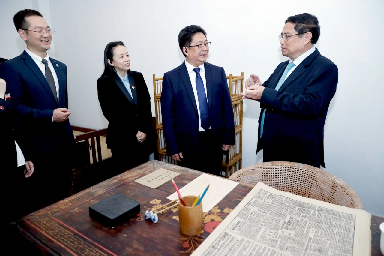 Thủ tướng Chính phủ Phạm Minh Chính thăm Khu di tích lịch sử Hồng Nham và Trung tâm Logistics quốc tế Trùng Khánh Thủ tướng Chính phủ Phạm Minh Chính thăm Khu di tích lịch sử Hồng Nham và Trung tâm Logistics quốc tế Trùng Khánh