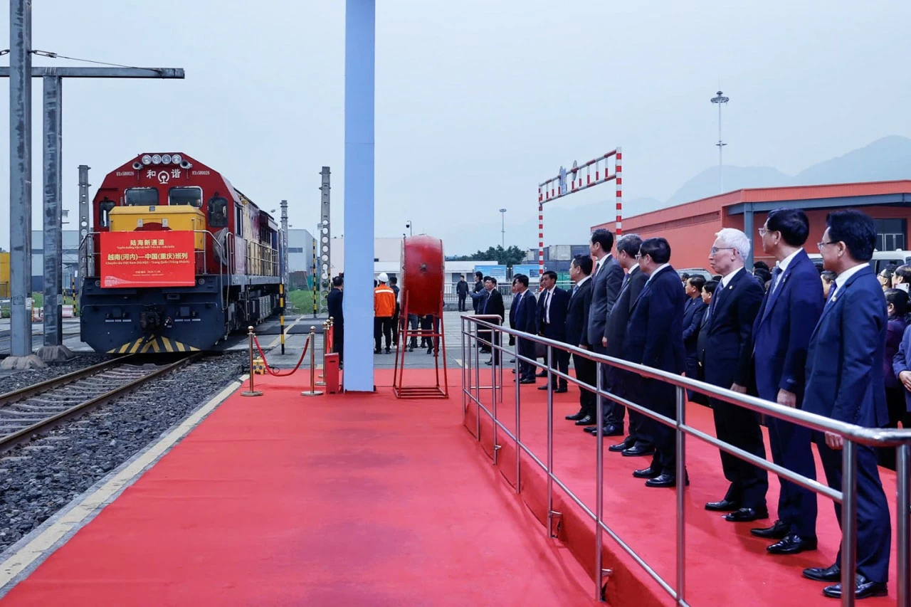 Thủ tướng Chính phủ Phạm Minh Chính thăm Khu di tích lịch sử Hồng Nham và Trung tâm Logistics quốc tế Trùng Khánh Thủ tướng Chính phủ Phạm Minh Chính thăm Khu di tích lịch sử Hồng Nham và Trung tâm Logistics quốc tế Trùng Khánh